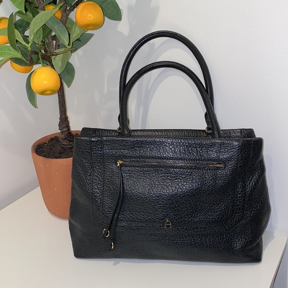 Etienne Aigner black leather handbag - Picture 1 of 5